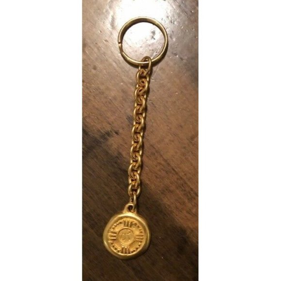 VINTAGE DONNA KARAN DKCO GOLDTONE MEDALLION KEYCHAIN - Picture 3 of 3